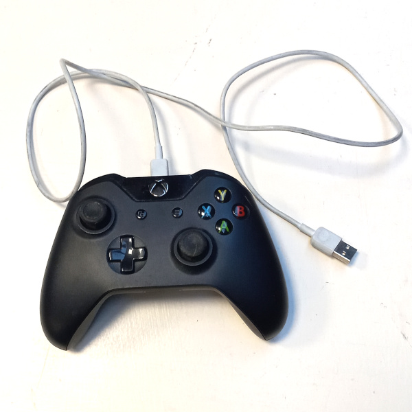 materiel:controleur:gamepad_wireless_xbox_one_1537.jpg