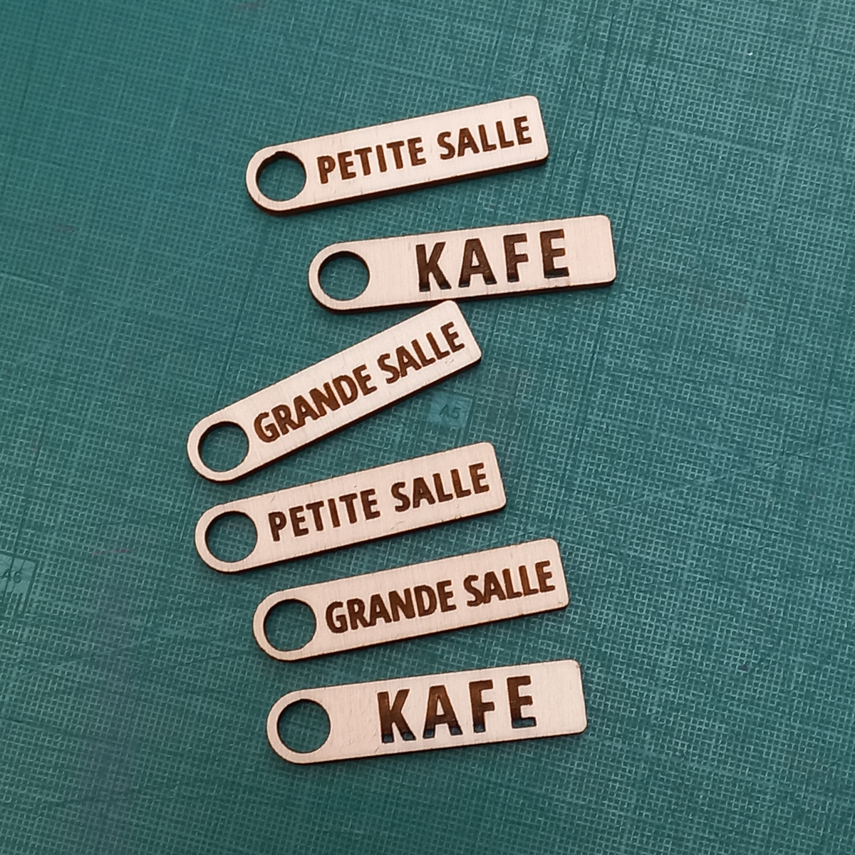 openatelier:projet:etiquette_porte_cle_flux.jpg