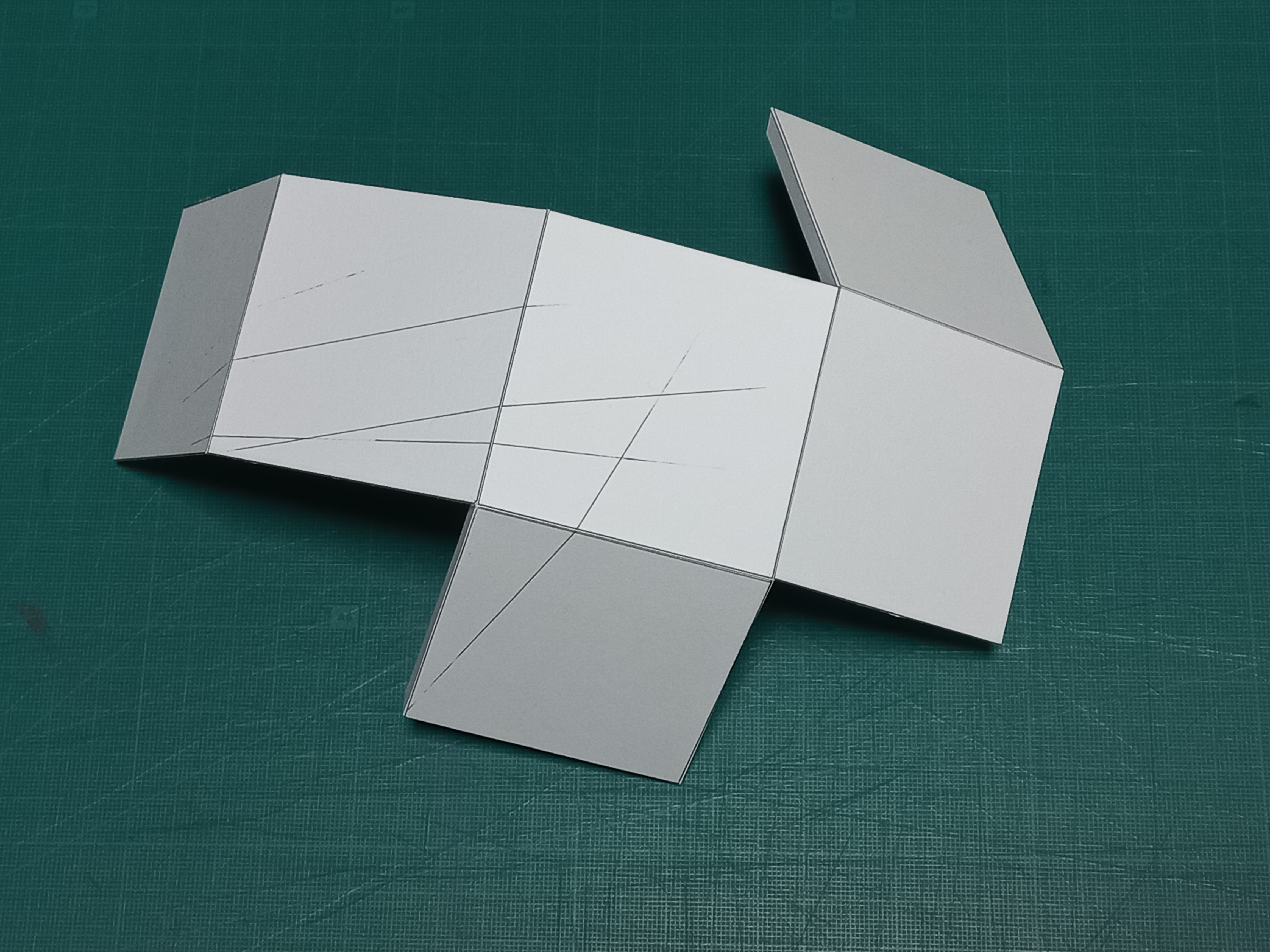 outil:machine_de_decoupe_silhouette_cameo_4_pro:paper_model_cube_pliage.jpg